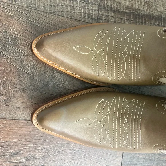 Maya 🐮 Ankle Boots - Picture 3 of 8